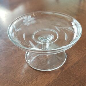 Elegant Etched Glass Pedestal Dish Size: 3" H x 5" Diameter
